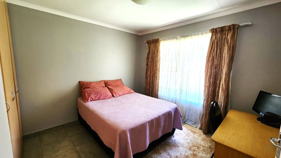 2 Bedroom Property for Sale in Langenhovenpark Free State